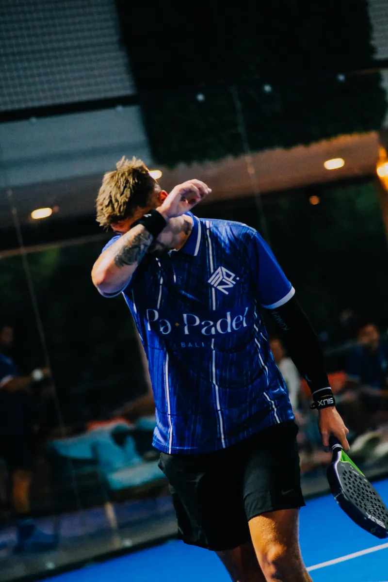 A player wearing a Pro Padel shirt